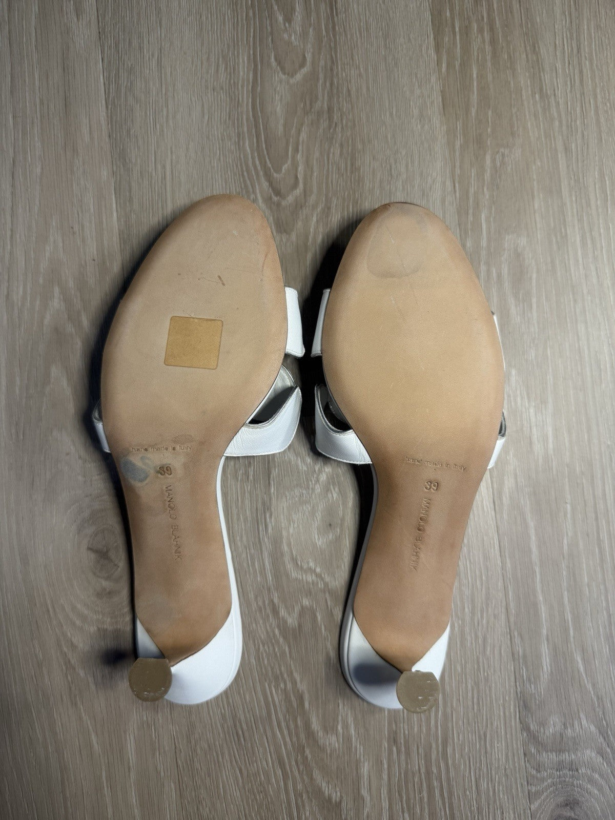 manolo blahnik kitten heels’