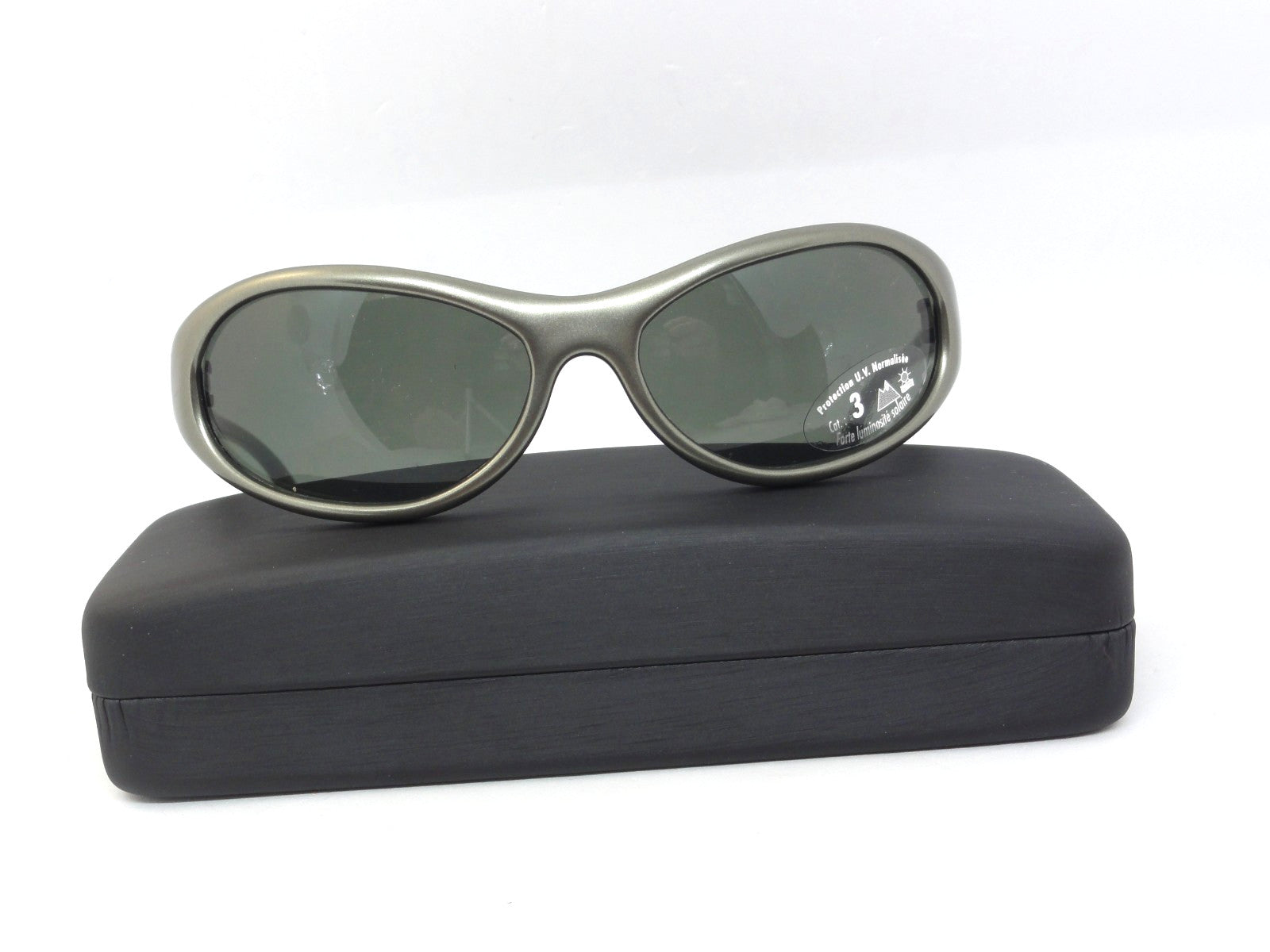 VUARNET 105  VINTAGE 2000S  SUNGLASSES  POLYCARBONATE LENS FRANCE NEW