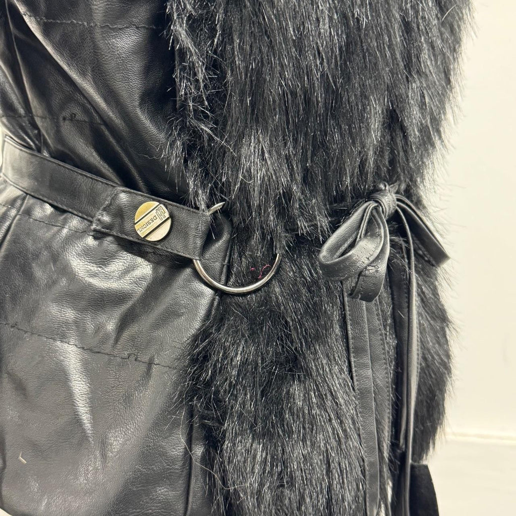 Vintage Y2K Black Leather Quilted Jacket with Faux-Fur Trim