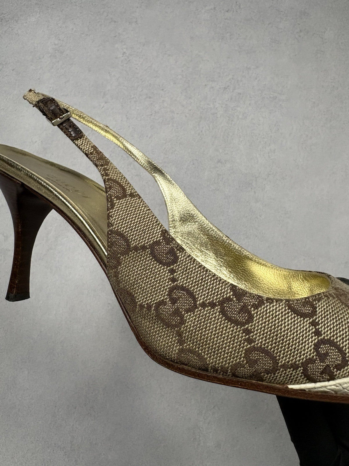 Gucci Vintage GG Monogram Canvas Slingback Pumps Leather Cap Toe EU 37