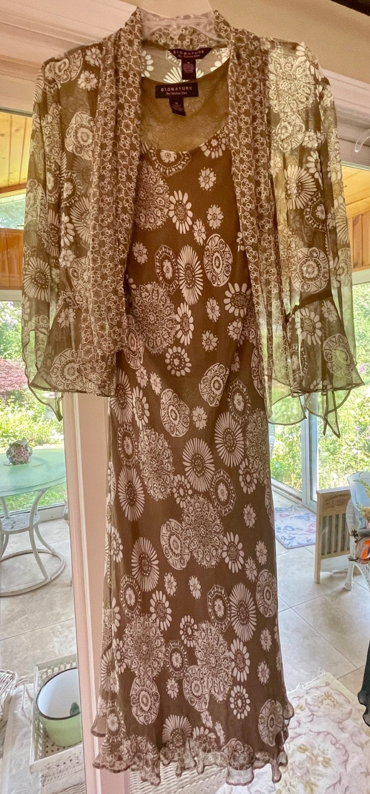 Signature by Robbie Bee Floral Taupe White Dress with Jacket Size 10