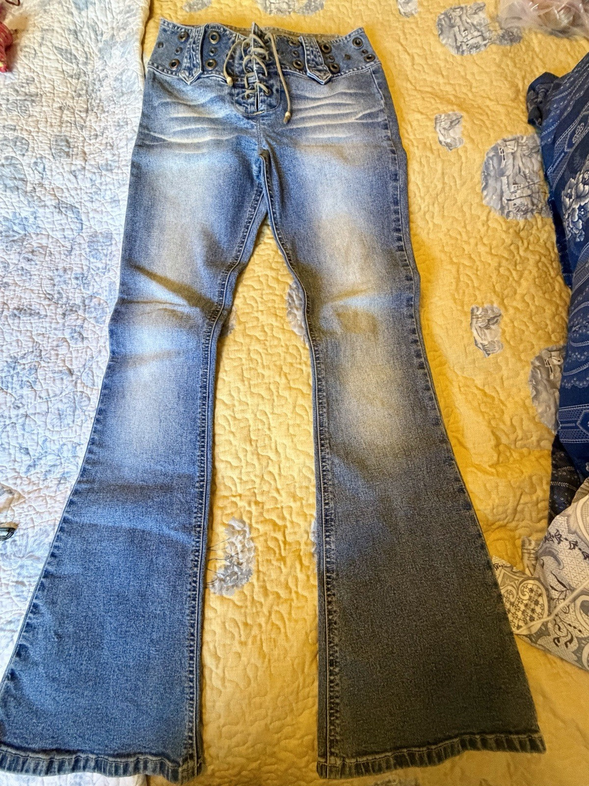 Mudd 1990s Lace Grommet Studded Low Rise Flare Jeans Size 1