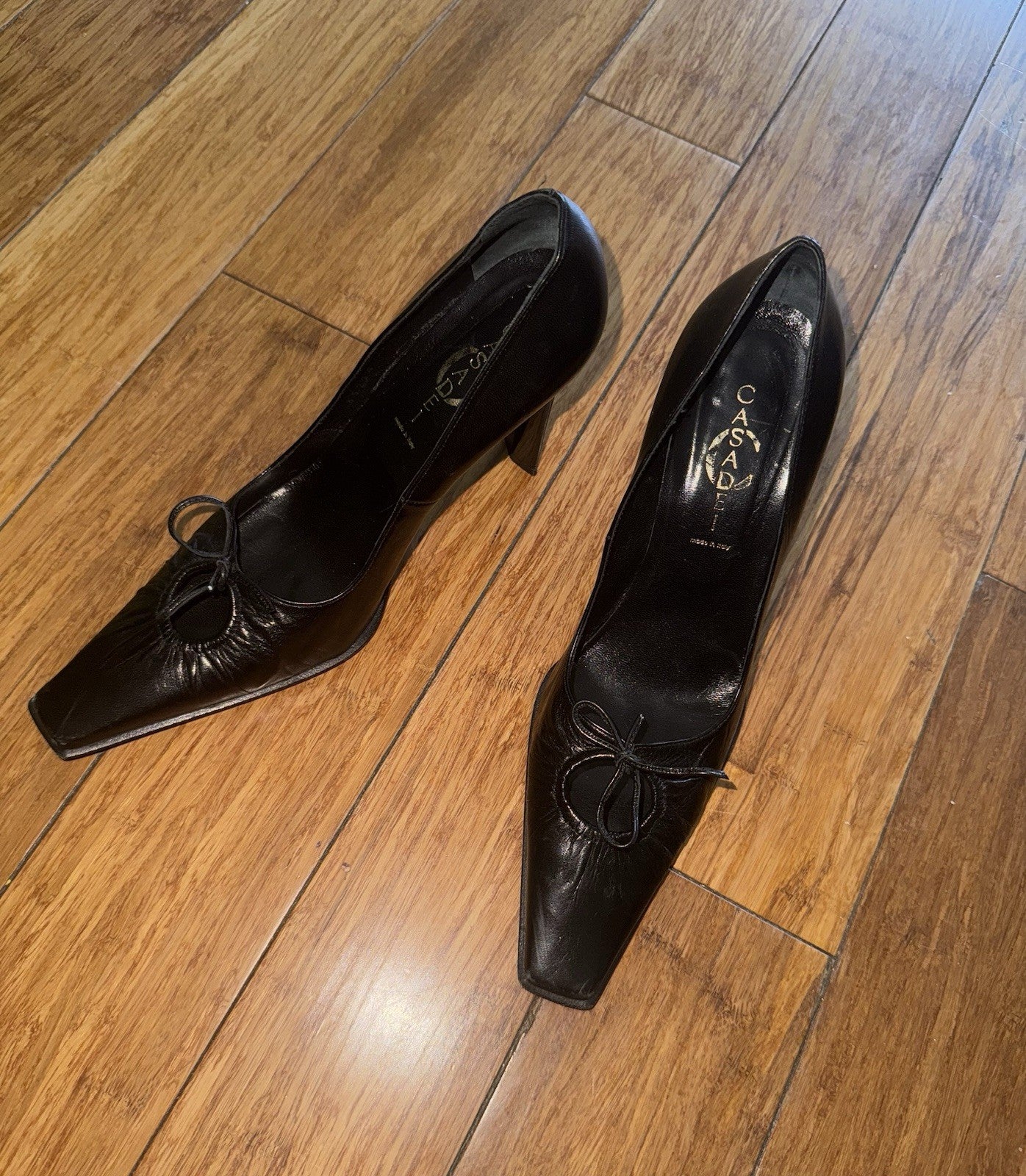 Casadei Black Leather Bow Pumps Pointed Toe Size 8 Made Italy Designer 4” Heels