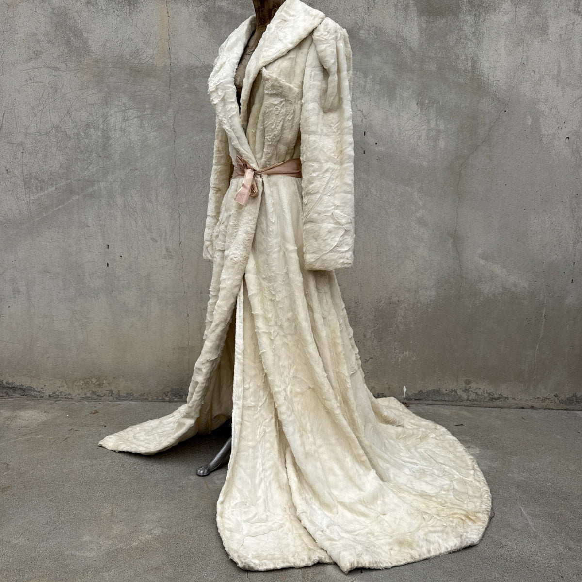 Vintage 1930s White Plush Teddy Bear Dressing Gown Ermie Art Deco Dress Coat