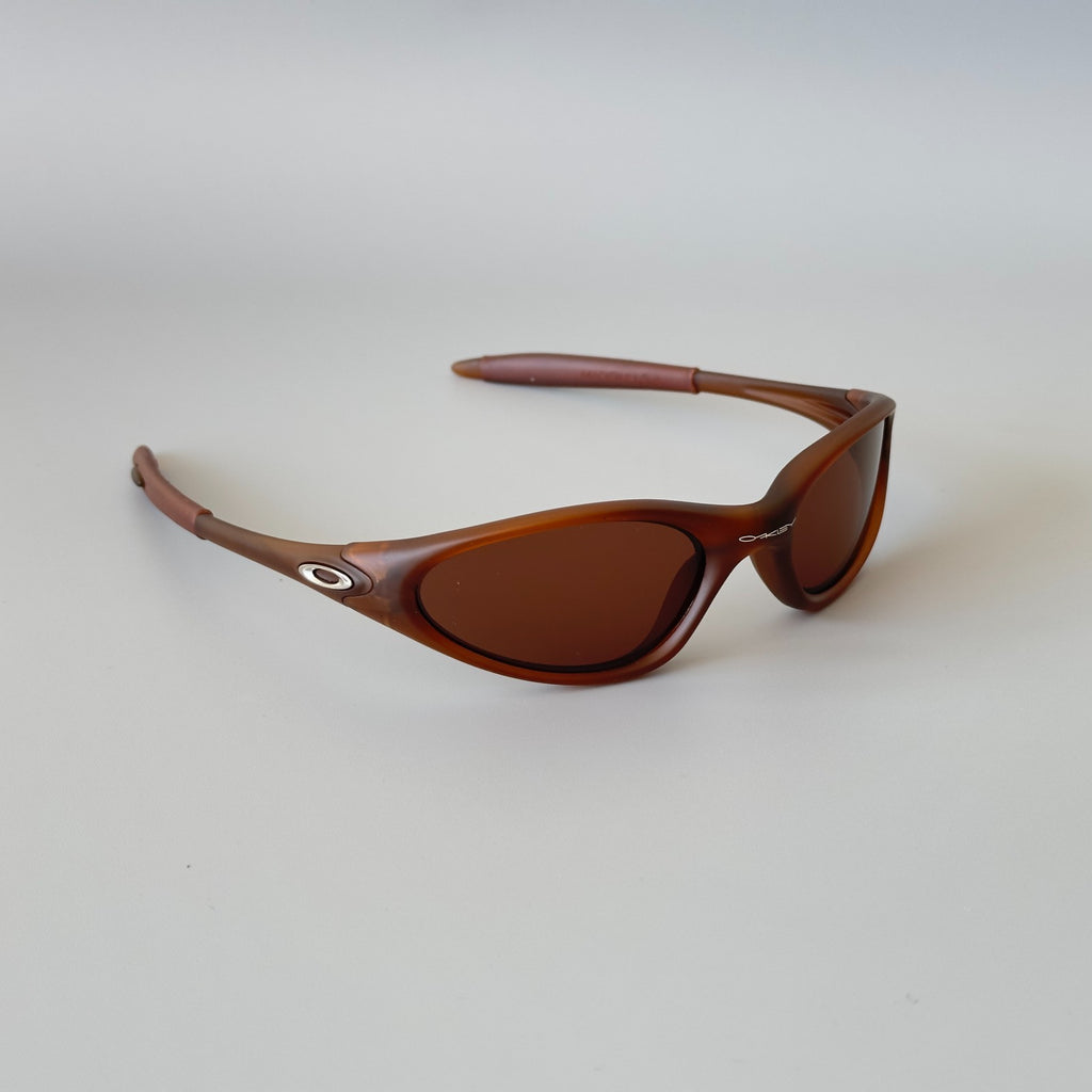 Oakley Mitute Brown Vintage Sunglasses Gorpcore USA Y2K Avantgarde Archive