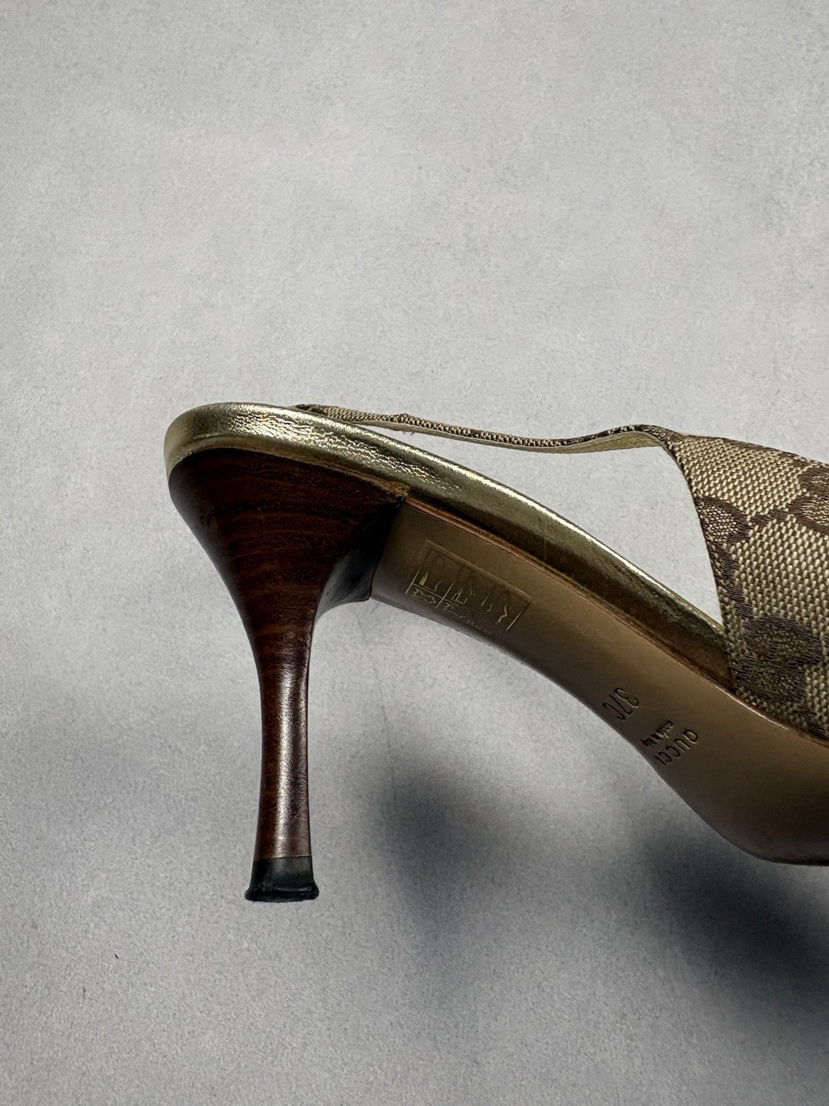 Gucci Vintage GG Monogram Canvas Slingback Pumps Leather Cap Toe EU 37