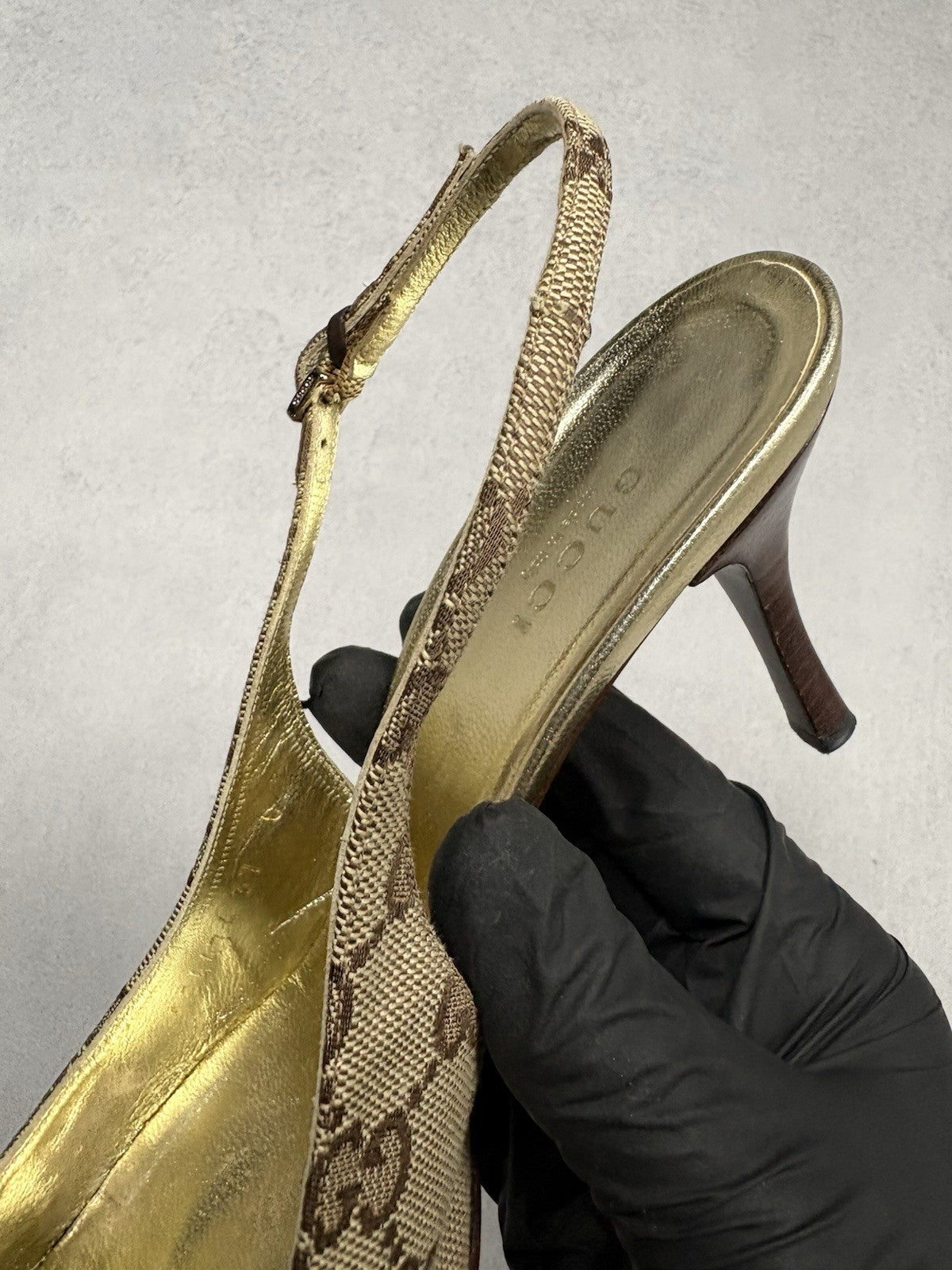 Gucci Vintage GG Monogram Canvas Slingback Pumps Leather Cap Toe EU 37