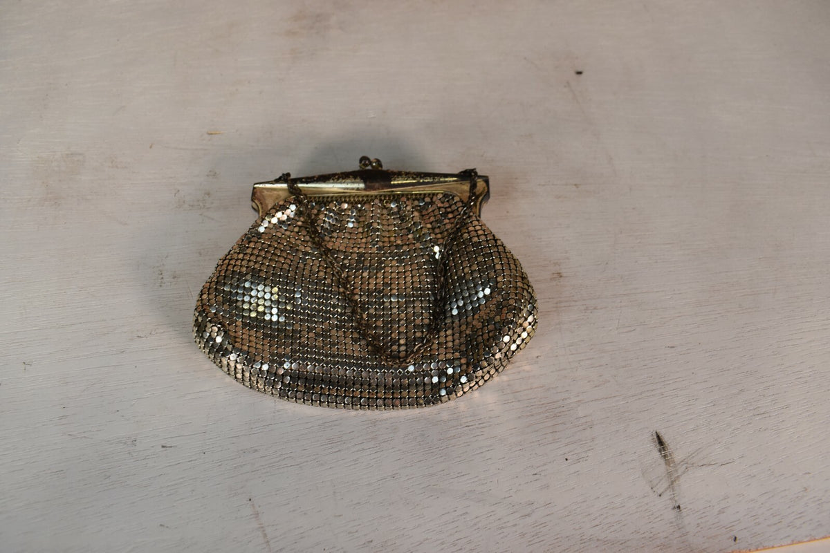Vintage Whiting & Davis Silver Metal Mesh Chainmail Mini Purse