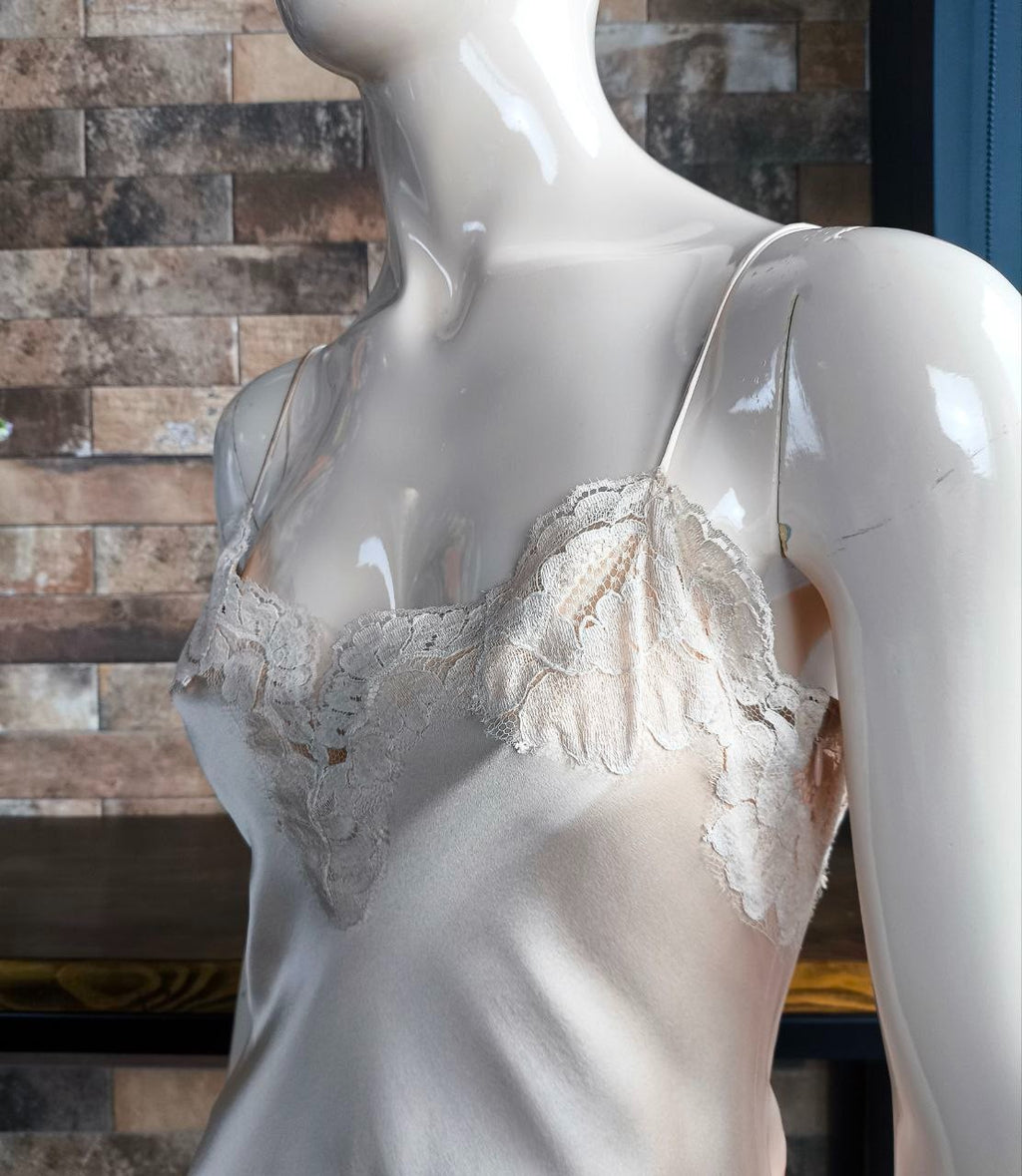 Vestido de cetim vintage autêntico Dolce & Gabbana com acabamento em renda 42IT-