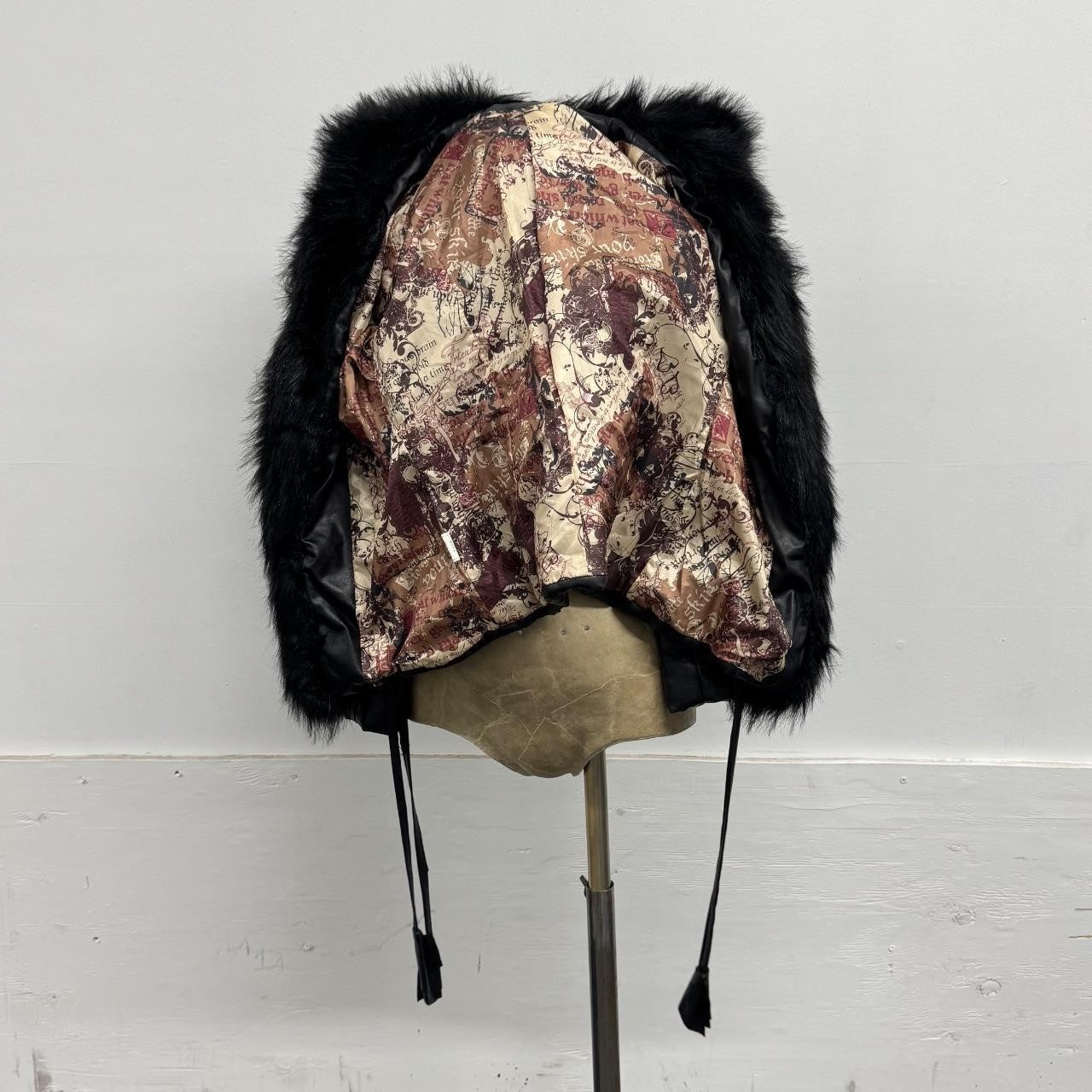 Vintage Y2K Black Leather Quilted Jacket with Faux-Fur Trim