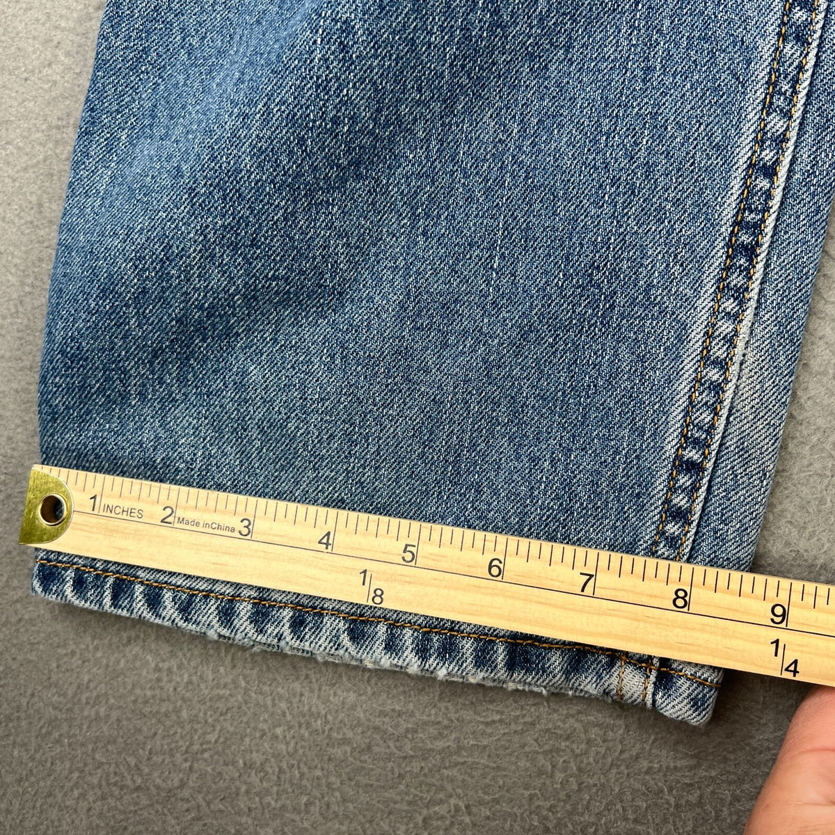 Levi's 550 Blue Light Wash Relaxed Fit Jeans 36x32
