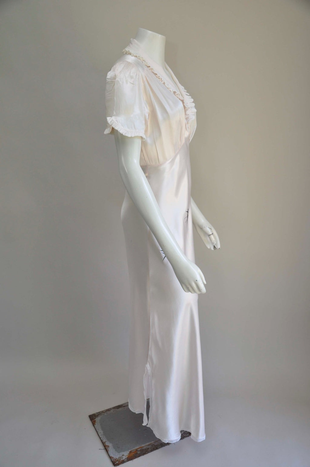 Vintage 1930s Light Pink Satin Bias Cut Slip Dress with Bird Embroidery Small Medium
