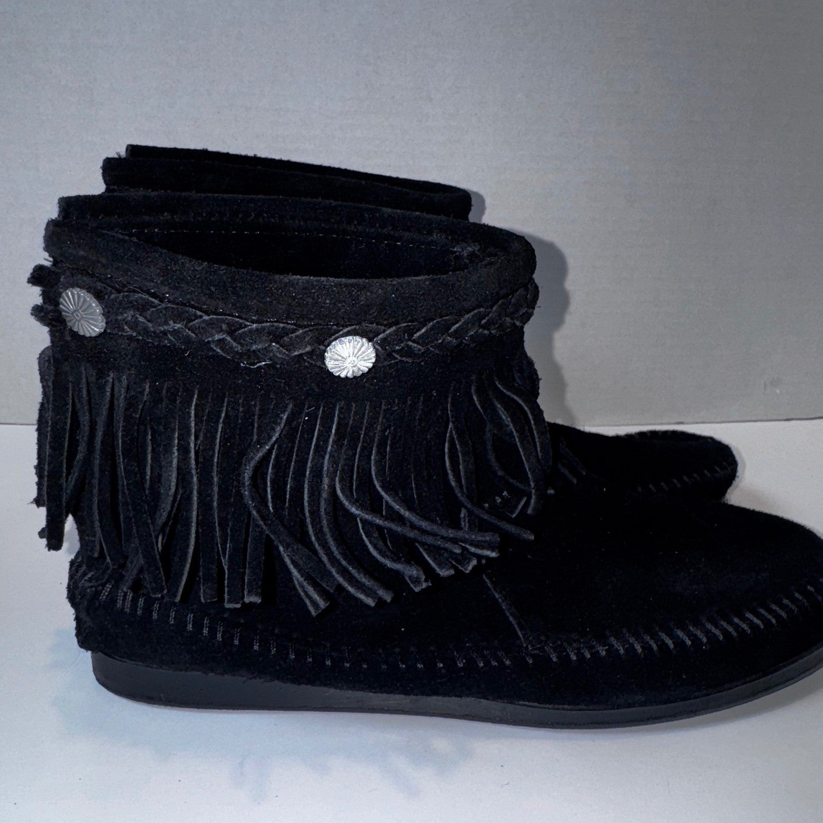 Minnetonka Moccasin Ankle Boots Womens 8 Black Suede Fringe Back Zip Concho 299