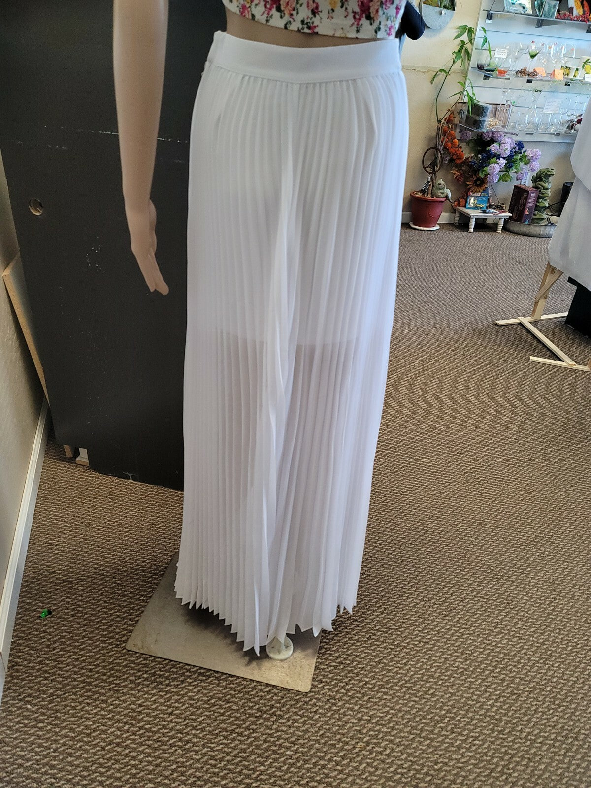 bebe White Pleated Maxi Skirt With Double Slits